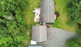 21 Bowling Green Ln, Belfast, ME 04915