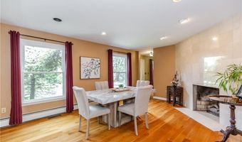 41 Holly Hill Ln, Cranston, RI 02921
