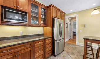 17 Ridge Rd, Danbury, CT 06810