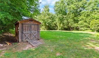157 Buttercup Ln, Ararat, NC 27007