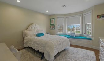 7 Champagne Ter, Bedford, NH 03110
