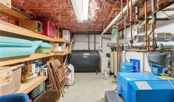 34 Crestwood Ln, Charlestown, RI 02813