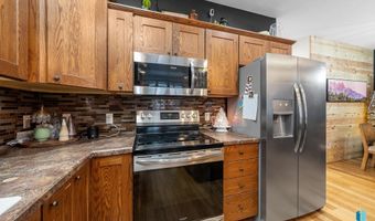 305 S Spring Pl, Brandon, SD 57005