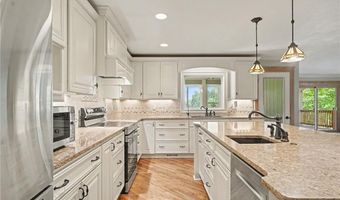 618 E 1714 Rd, Baldwin City, KS 66006
