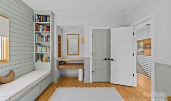 2553 Elkwood Cir, Charlotte, NC 28205