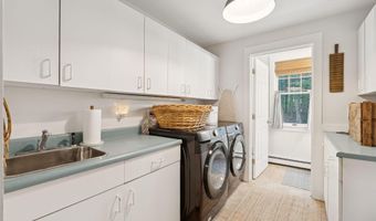 2 Valley Ave, Falmouth, ME 04105