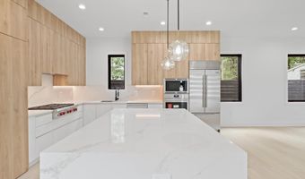 2007 S JOYCE St, Arlington, VA 22202