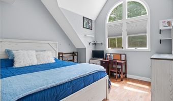 20 Beechwood Dr, Cranston, RI 02921