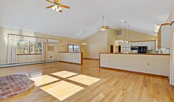 9 Snug Harbor Rd, Belgrade, ME 04917