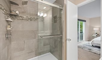 6352 12TH St N, Arlington, VA 22205