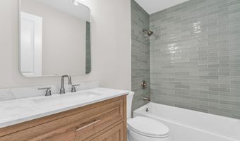 11 W Park Ave, Belford, NJ 07718