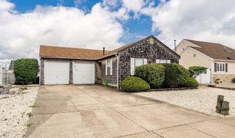 66 Wind Jammer Ct, Bayville, NJ 08721