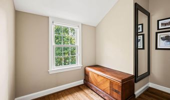 5706 9TH Rd N, Arlington, VA 22205