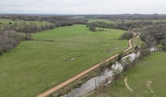 300 Round Up Ln, Bakersfield, MO 65609