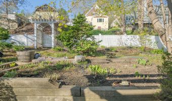 18 Waldo Ave, Belfast, ME 04915