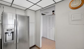 3701 N Country Club Dr 2209, Aventura, FL 33180