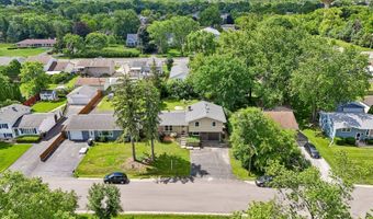 523 Maplewood Dr, Antioch, IL 60002
