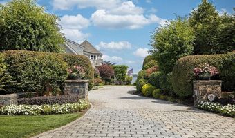 135 Cliff Dr, Narragansett, RI 02882