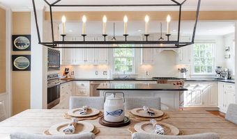 41 Elm St, Newport, RI 02840