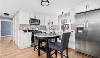 17 Loring St, Cranston, RI 02920