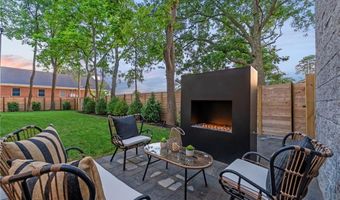 609 SW 4th St, Bentonville, AR 72712