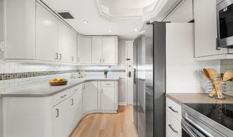 1101 S ARLINGTON RIDGE Rd 212, Arlington, VA 22202
