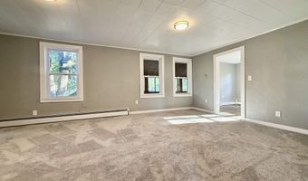 29 Fordway St, Derry, NH 03038