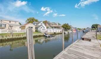 37 New Point Pl, Amityville, NY 11701