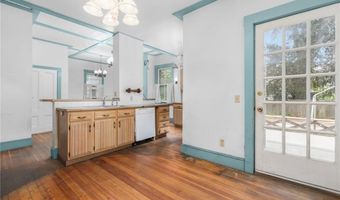36 Ayrault St, Newport, RI 02840