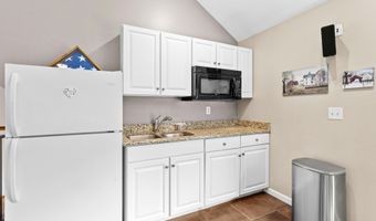 6 Gumpas Hill Rd, Pelham, NH 03076