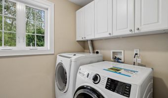 5 Millstone Ter, Bedford, NH 03110