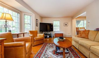 65 Walnut Dr, East Greenwich, RI 02818