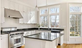 9 Ocean Lawn Ln, Newport, RI 02840