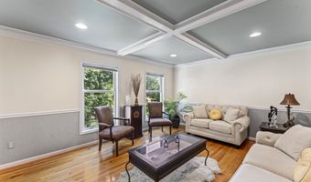4 Quail Run Dr, Danbury, CT 06811
