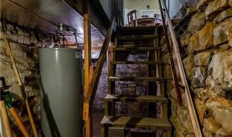 605 Atchison St, Atchison, KS 66002