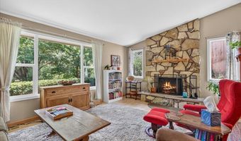 635 Chestnut St, Ashland, OR 97520
