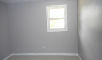 4 N327 7th Ave, Addison, IL 60101
