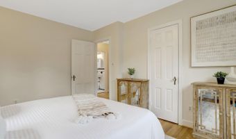 5028 25TH St N, Arlington, VA 22207