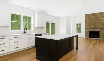 140 S Pier Rd, Narragansett, RI 02882