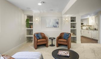 10 Roxbury Rd, Madison, WI 53704