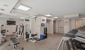 880 N POLLARD St 222, Arlington, VA 22203