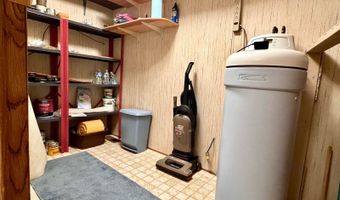 28 W Shore Rd, Babb, MT 59411
