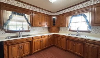 701 Gloria St, Adel, GA 31620