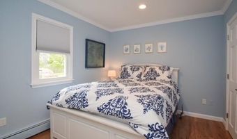 39 Grafton St, Newport, RI 02840