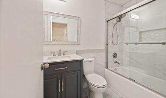 10 Ives Hill Ct 10, Cheshire, CT 06410