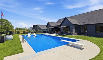 2100 Golfview Dr, Auburn, IN 46706