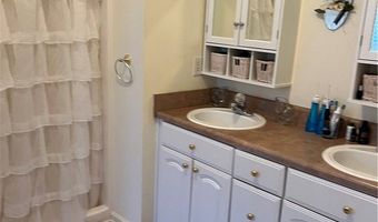 521 N Calhoun Shores Pkwy, Calhoun Falls, SC 29628