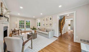 3801 LORCOM Ln N, Arlington, VA 22207