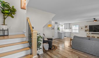 820 Barton Dr, Ann Arbor, MI 48105