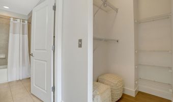 520 JOHN CARLYLE St 320, Alexandria, VA 22314